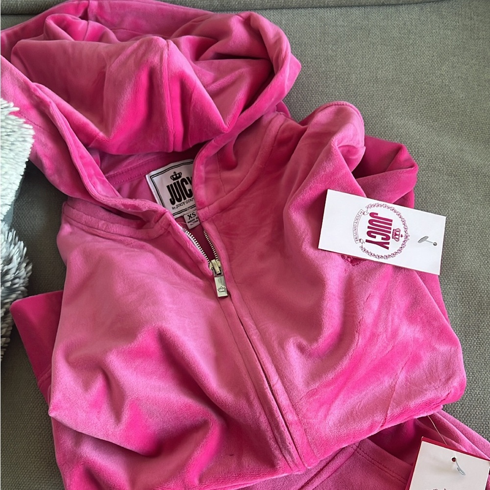 Authentic juicy couture tracksuit. Worn once! top XS bottom small.